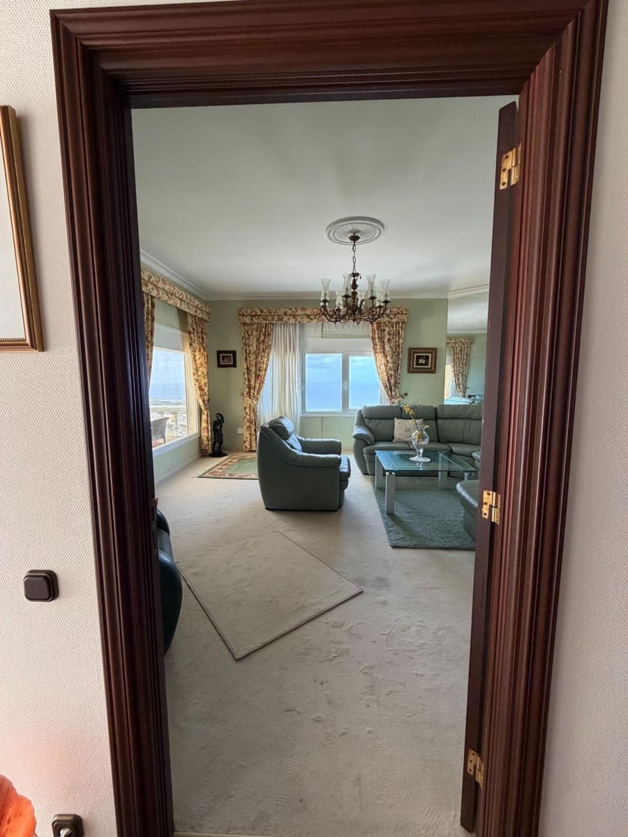 4 bedroom Villa for sale in San Cristobal de La Laguna with pool garage - € 900,000 (Ref: 9679866)