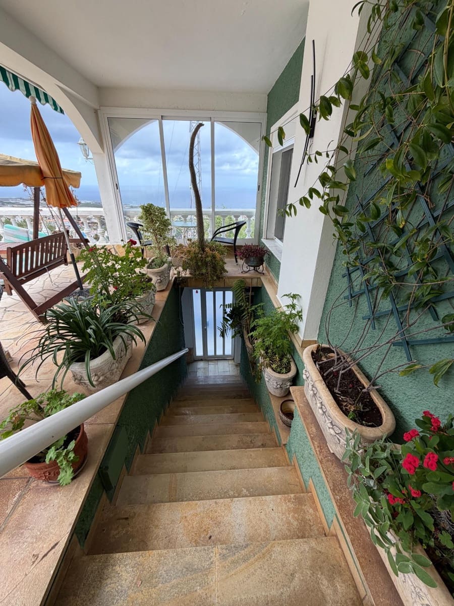 4 bedroom Villa for sale in San Cristobal de La Laguna with pool garage - € 900,000 (Ref: 9679866)