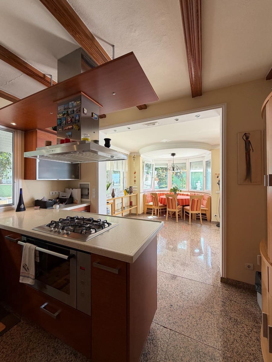 4 bedroom Villa for sale in San Cristobal de La Laguna with pool garage - € 900,000 (Ref: 9679866)