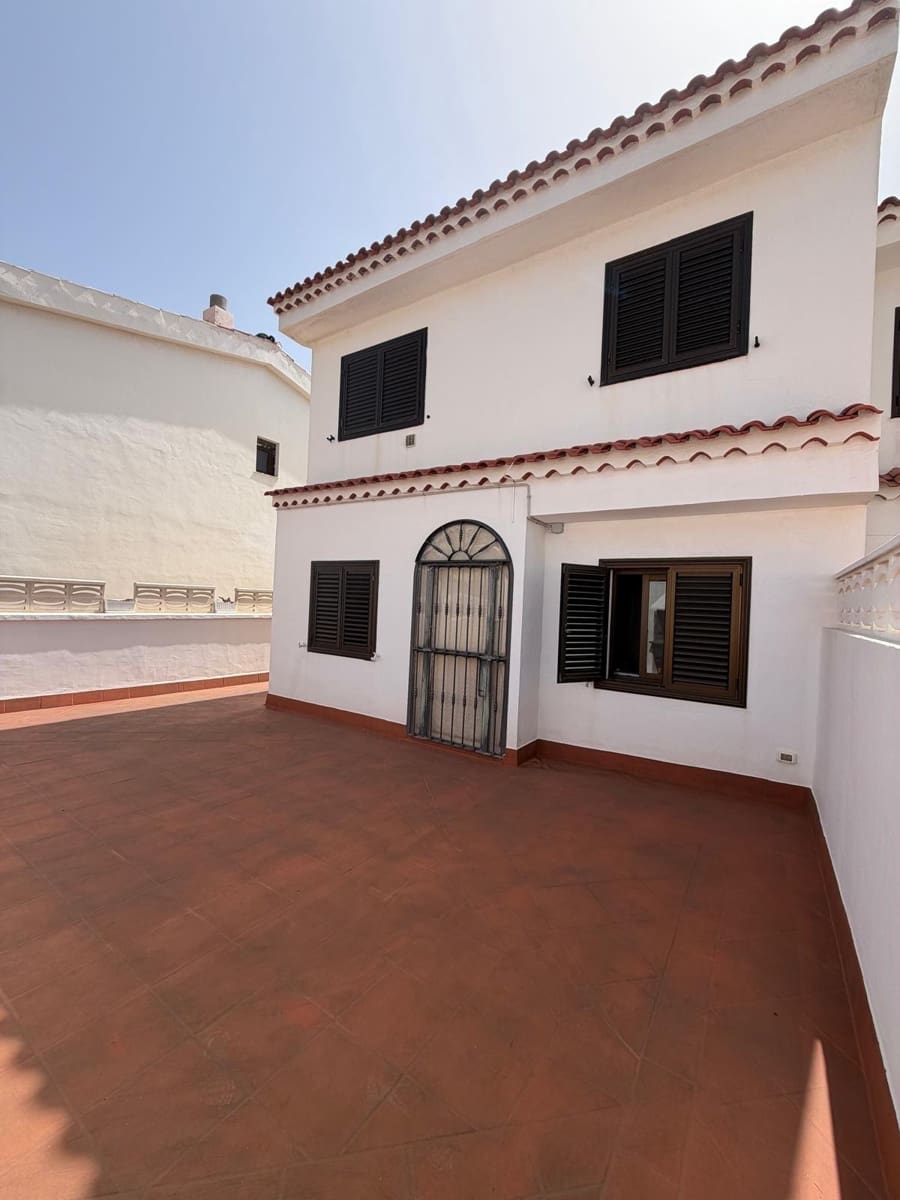 5 bedroom Villa for sale in Radazul with pool garage - € 570,000 (Ref: 9698832)