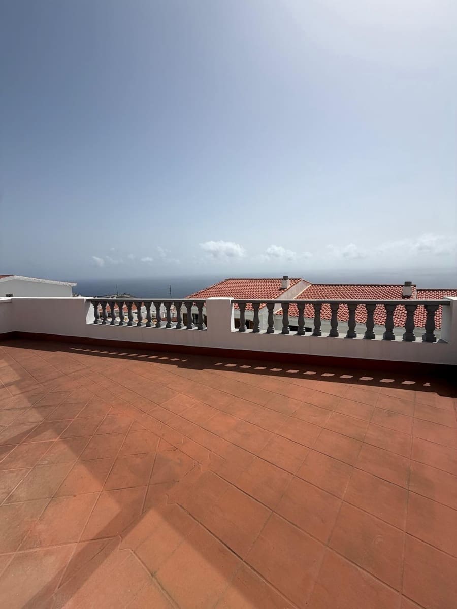 5 bedroom Villa for sale in Radazul with pool garage - € 570,000 (Ref: 9698832)