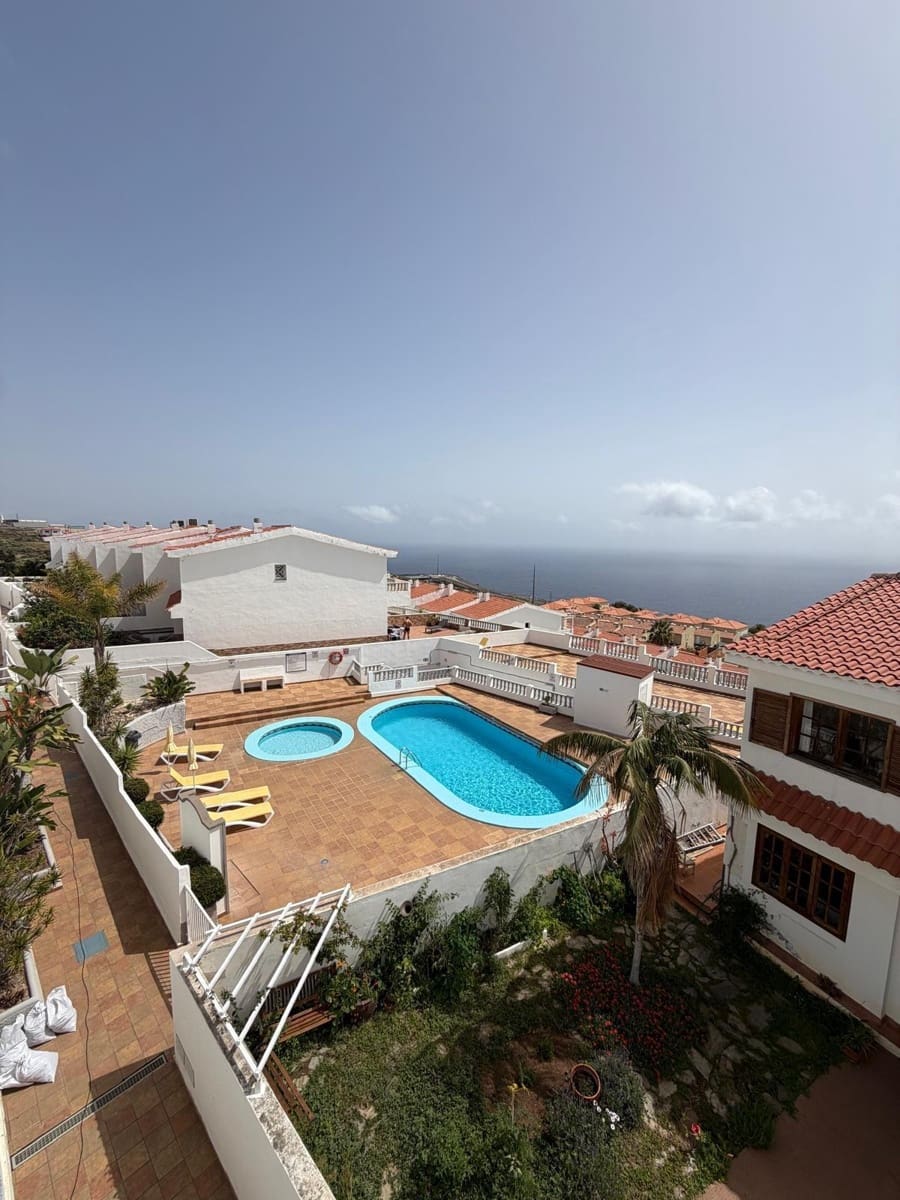 5 bedroom Villa for sale in Radazul with pool garage - € 570,000 (Ref: 9698832)