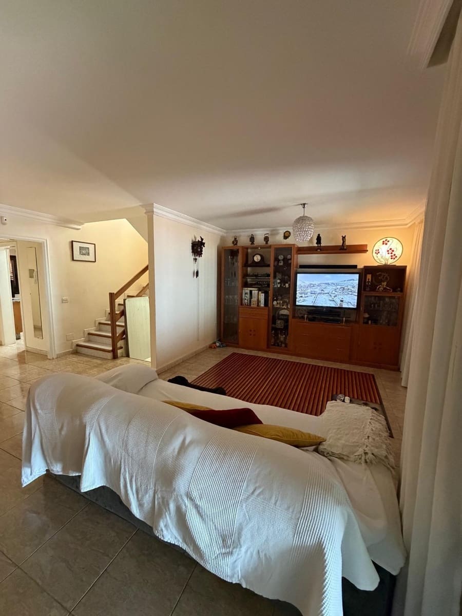 5 bedroom Villa for sale in Radazul with pool garage - € 570,000 (Ref: 9698832)