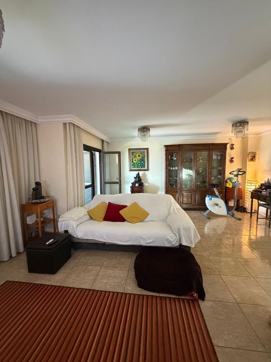 5 bedroom Villa for sale in Radazul with pool garage - € 570,000 (Ref: 9698832)