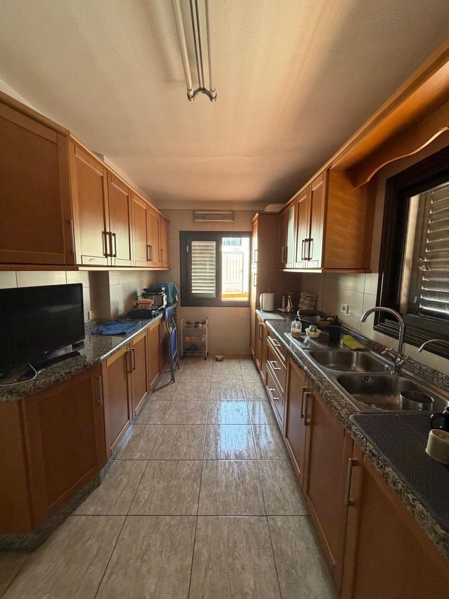 5 bedroom Villa for sale in Radazul with pool garage - € 570,000 (Ref: 9698832)