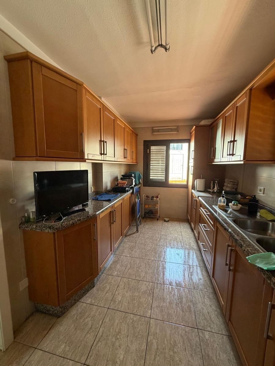 5 bedroom Villa for sale in Radazul with pool garage - € 570,000 (Ref: 9698832)