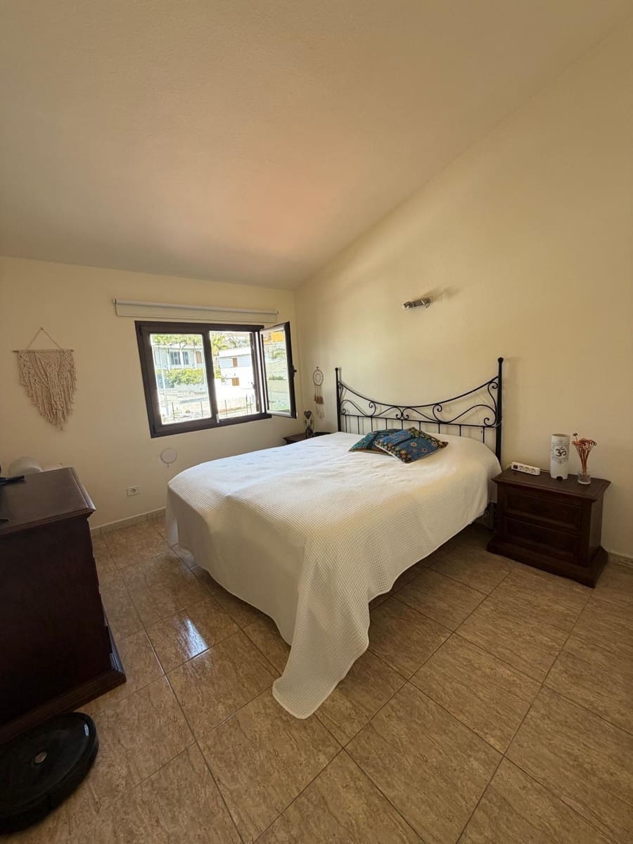 5 bedroom Villa for sale in Radazul with pool garage - € 570,000 (Ref: 9698832)