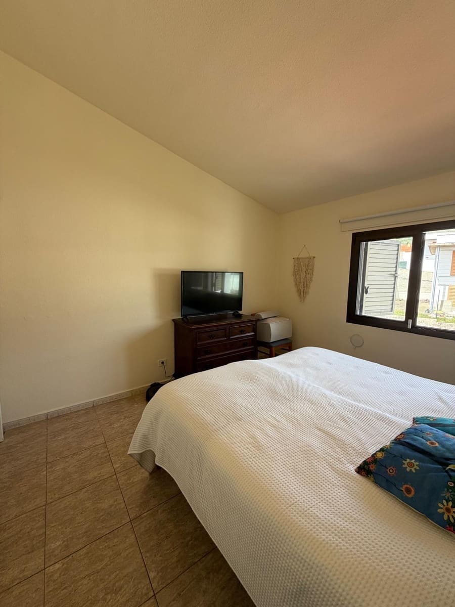 5 bedroom Villa for sale in Radazul with pool garage - € 570,000 (Ref: 9698832)