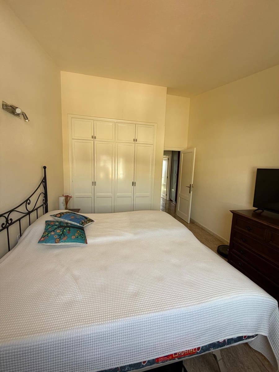 5 bedroom Villa for sale in Radazul with pool garage - € 570,000 (Ref: 9698832)