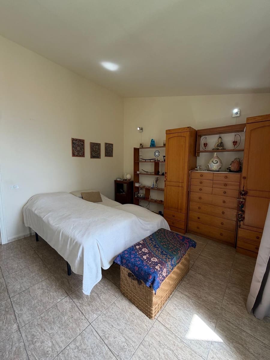 5 bedroom Villa for sale in Radazul with pool garage - € 570,000 (Ref: 9698832)