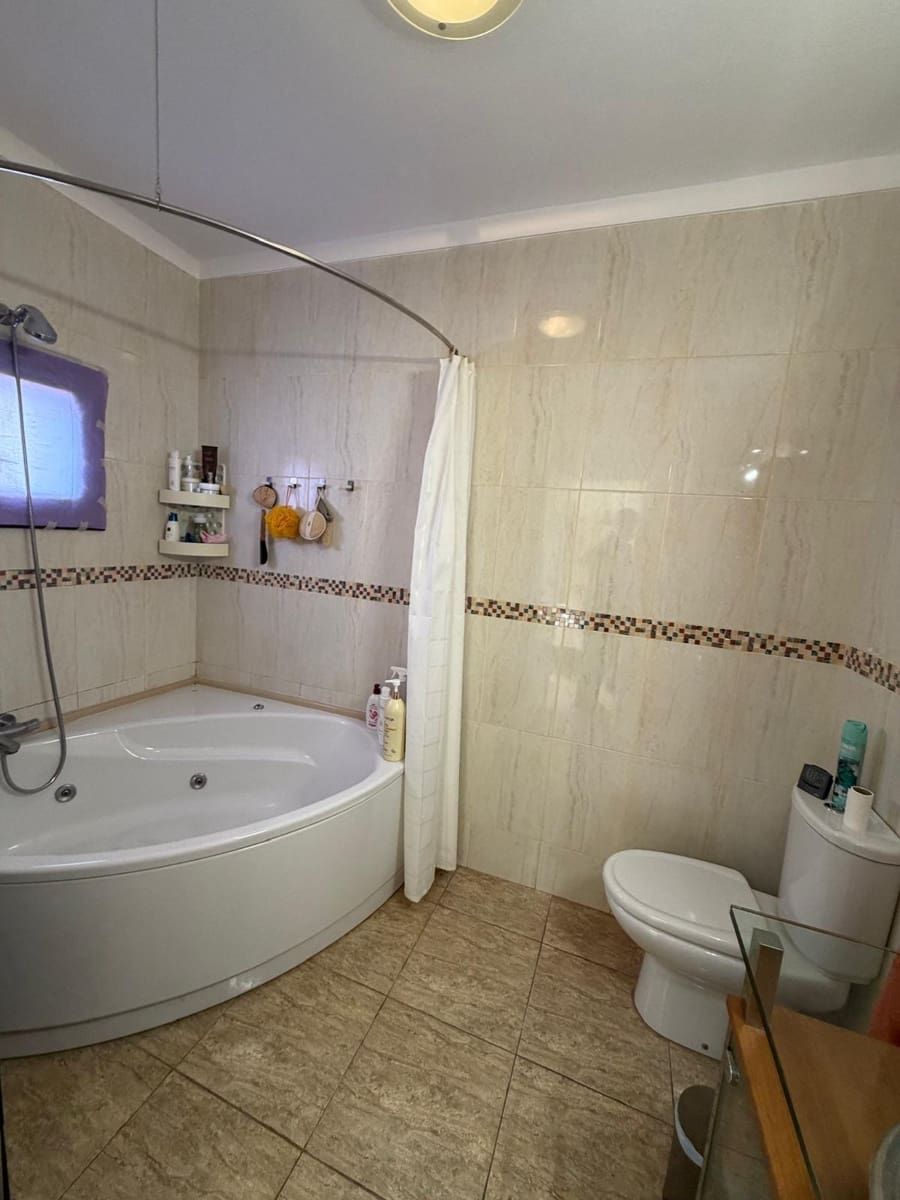 5 bedroom Villa for sale in Radazul with pool garage - € 570,000 (Ref: 9698832)