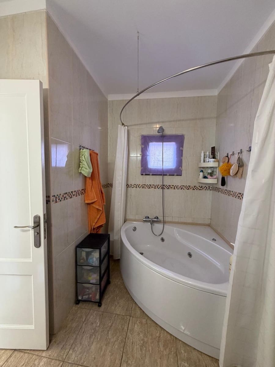 5 bedroom Villa for sale in Radazul with pool garage - € 570,000 (Ref: 9698832)