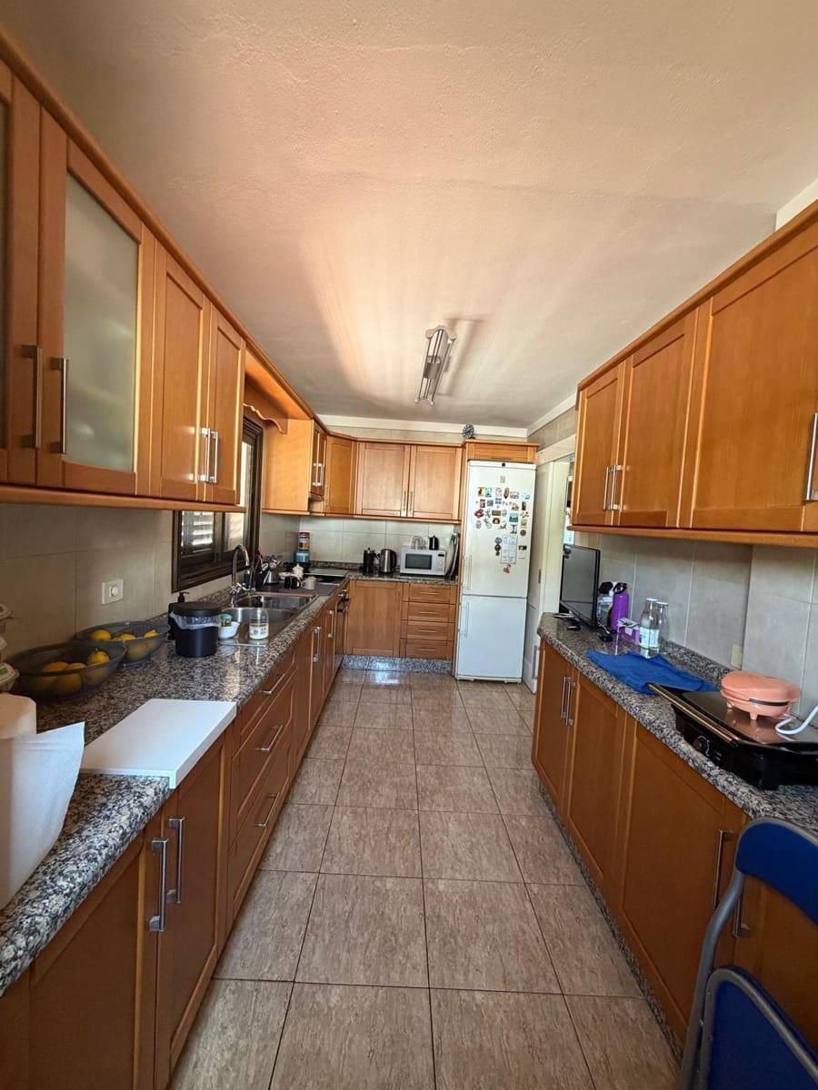 5 bedroom Villa for sale in Radazul with pool garage - € 570,000 (Ref: 9698832)