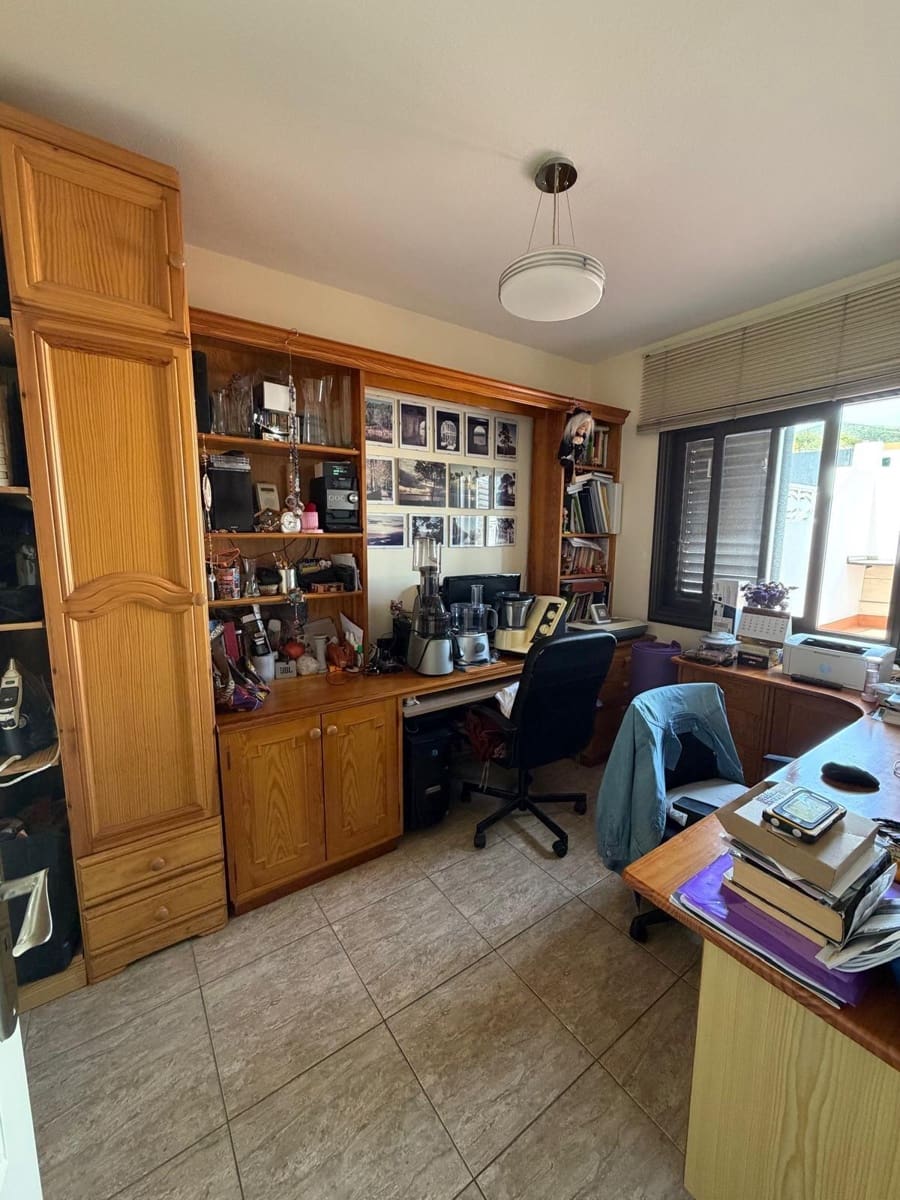 5 bedroom Villa for sale in Radazul with pool garage - € 570,000 (Ref: 9698832)