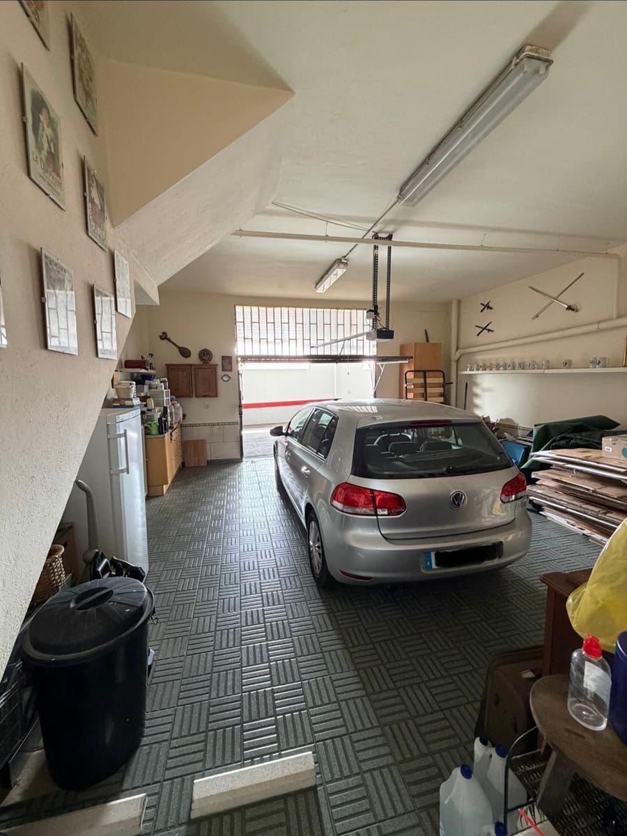 5 bedroom Villa for sale in Radazul with pool garage - € 570,000 (Ref: 9698832)