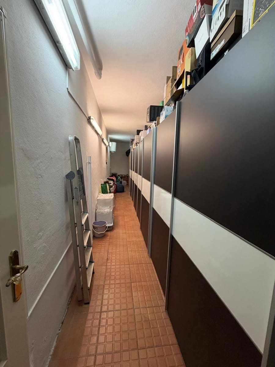 5 bedroom Villa for sale in Radazul with pool garage - € 570,000 (Ref: 9698832)