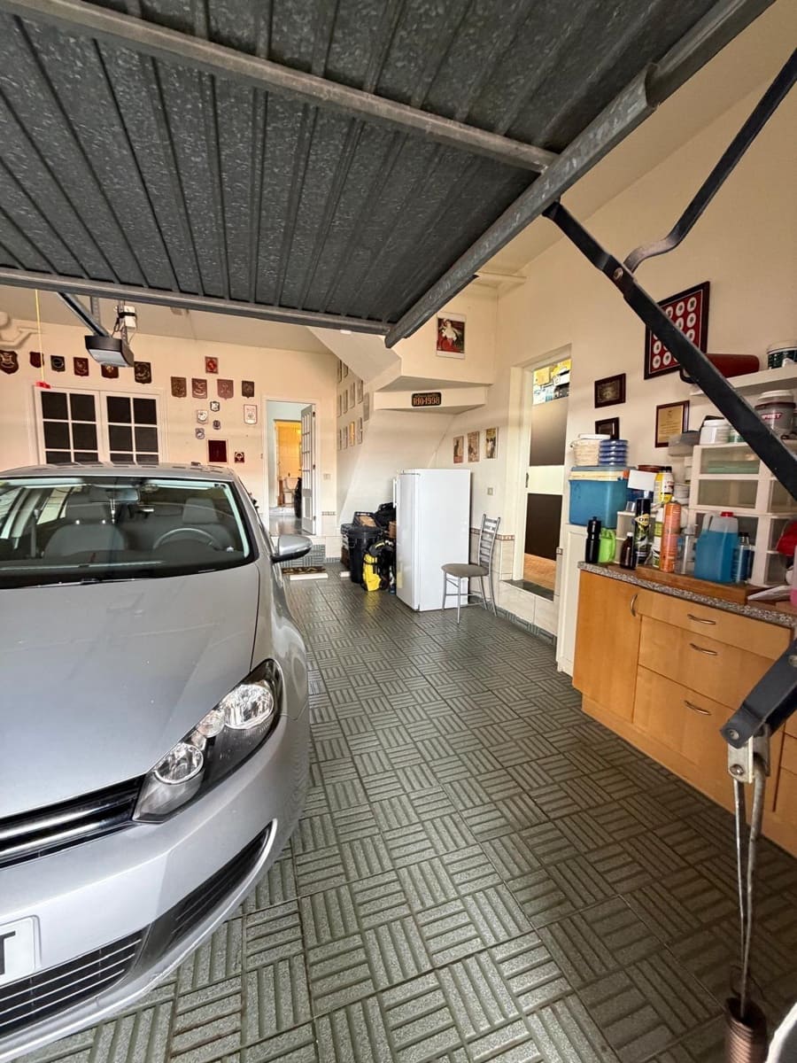 5 bedroom Villa for sale in Radazul with pool garage - € 570,000 (Ref: 9698832)