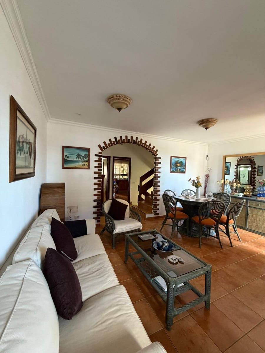 4 chambre Villa/Maison Mitoyenne à vendre à Candelaria avec garage - 460 000 € (Ref: 9797107)