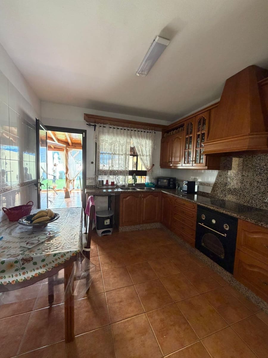 4 chambre Villa/Maison Mitoyenne à vendre à Candelaria avec garage - 460 000 € (Ref: 9797107)