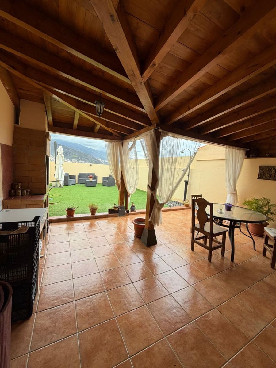 4 chambre Villa/Maison Mitoyenne à vendre à Candelaria avec garage - 460 000 € (Ref: 9797107)