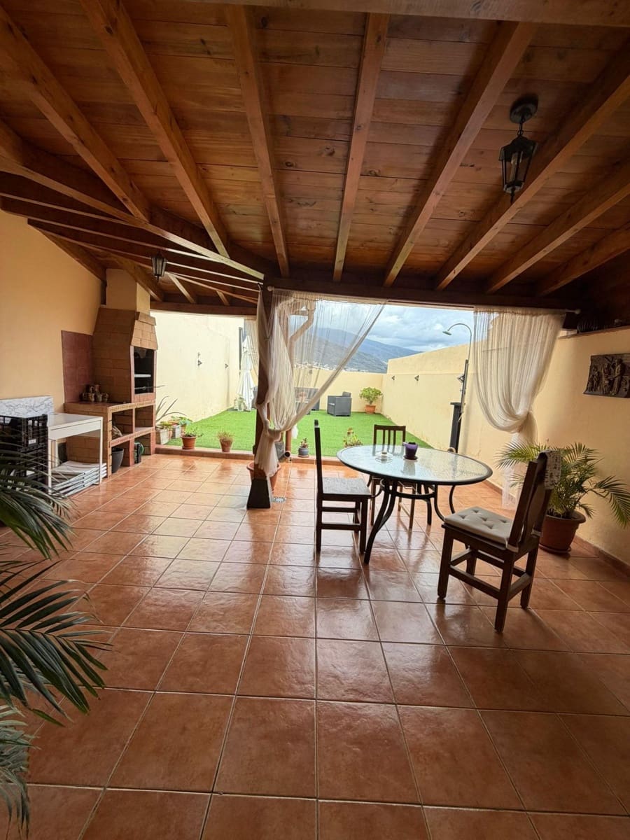 4 chambre Villa/Maison Mitoyenne à vendre à Candelaria avec garage - 460 000 € (Ref: 9797107)