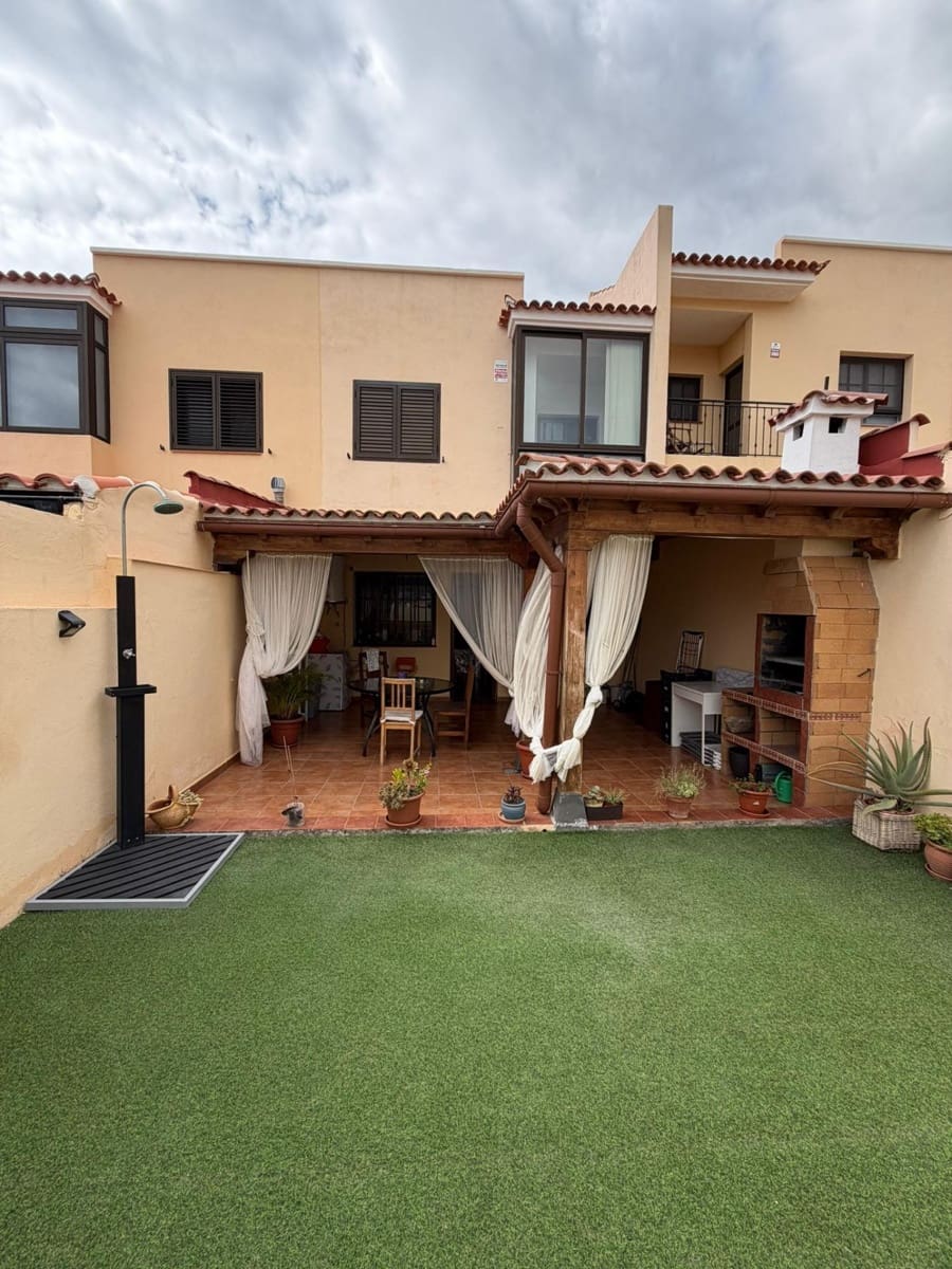 4 chambre Villa/Maison Mitoyenne à vendre à Candelaria avec garage - 460 000 € (Ref: 9797107)