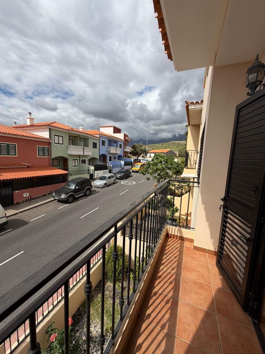 4 chambre Villa/Maison Mitoyenne à vendre à Candelaria avec garage - 460 000 € (Ref: 9797107)