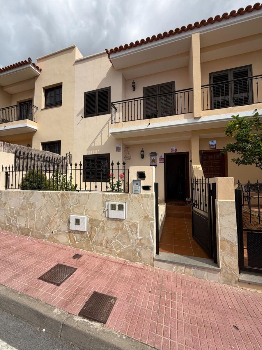 4 chambre Villa/Maison Mitoyenne à vendre à Candelaria avec garage - 460 000 € (Ref: 9797107)