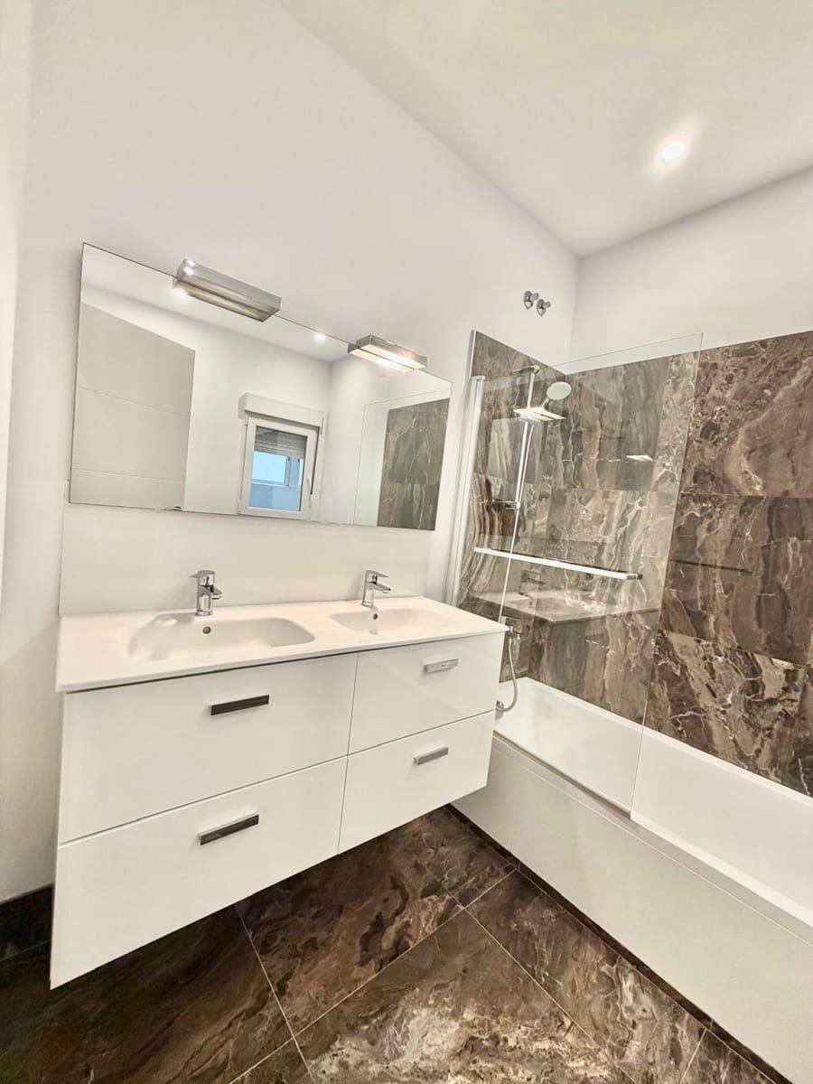Piso de 2 habitaciones en Santa Cruz de Tenerife en venta - 450.000 € (Ref: 9818226)