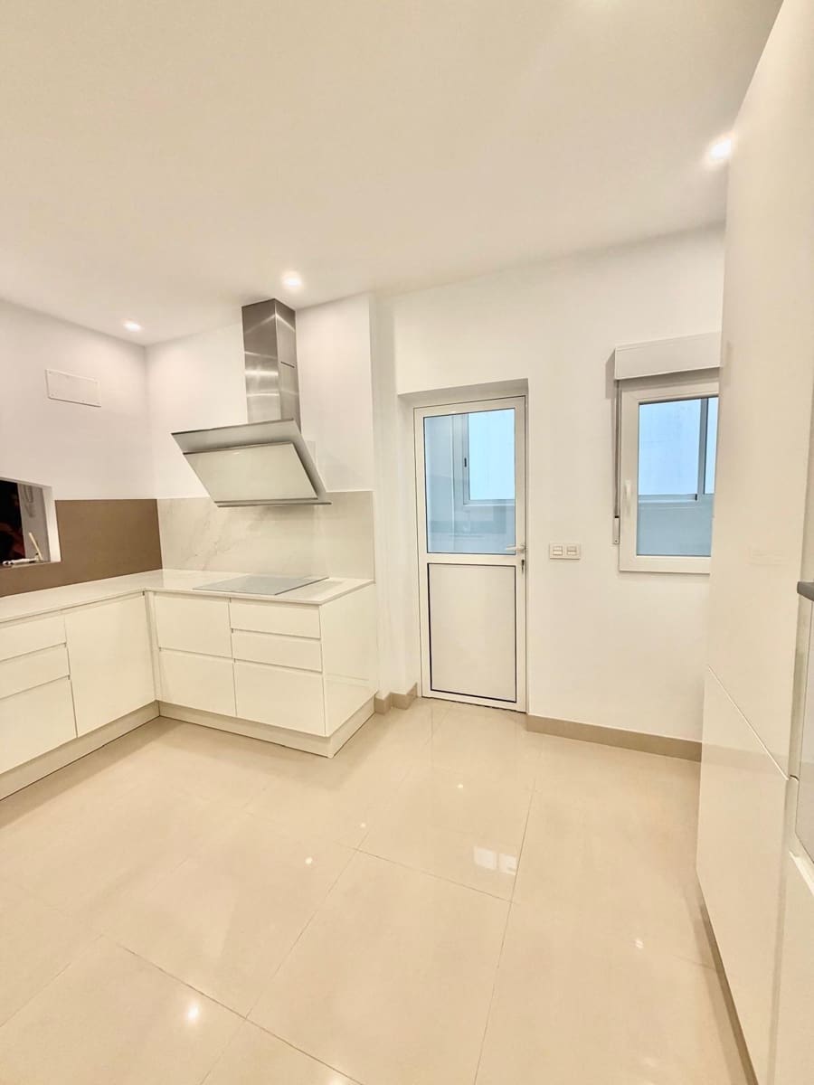 Piso de 2 habitaciones en Santa Cruz de Tenerife en venta - 450.000 € (Ref: 9818226)