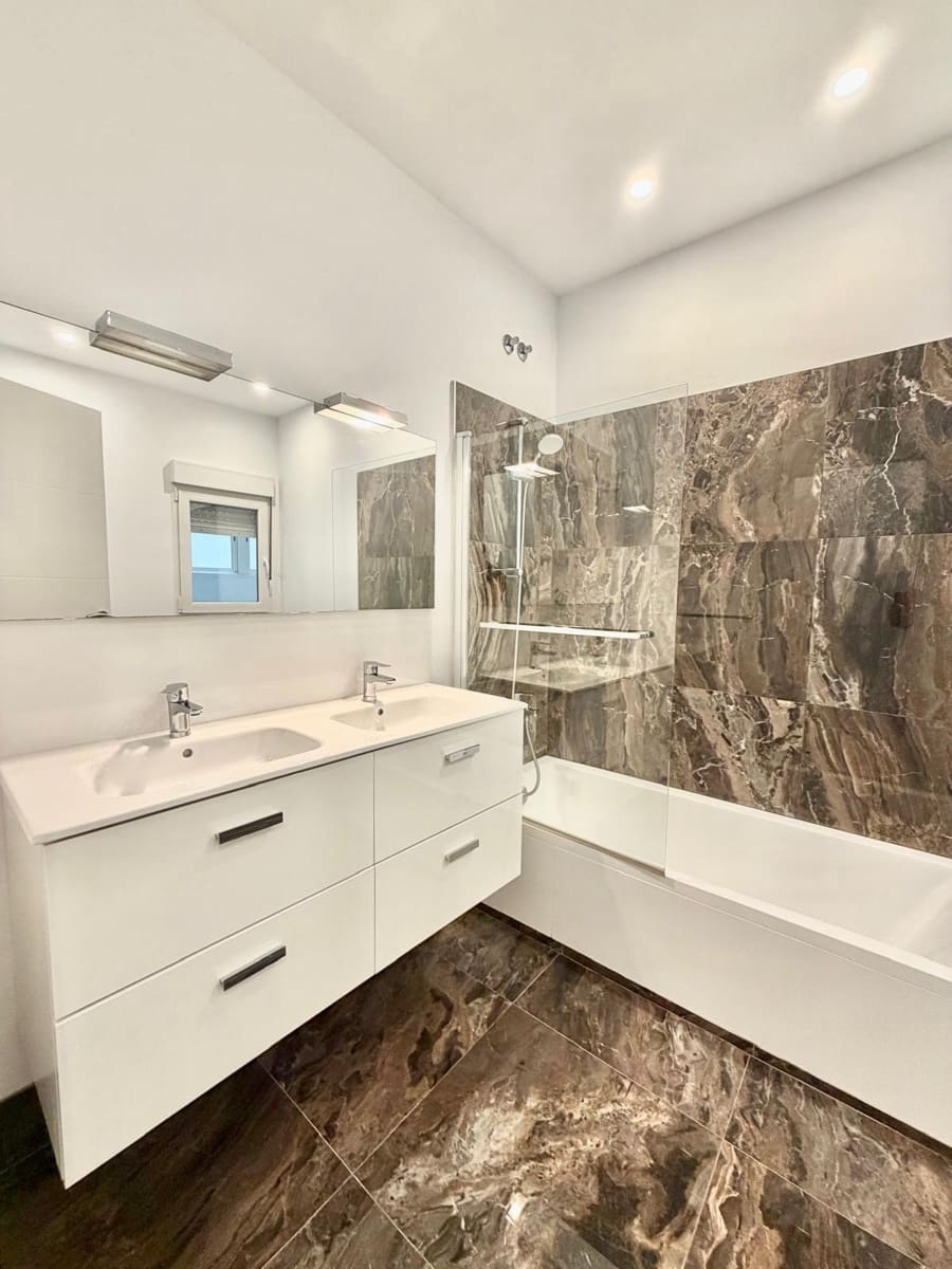 Piso de 2 habitaciones en Santa Cruz de Tenerife en venta - 450.000 € (Ref: 9818226)