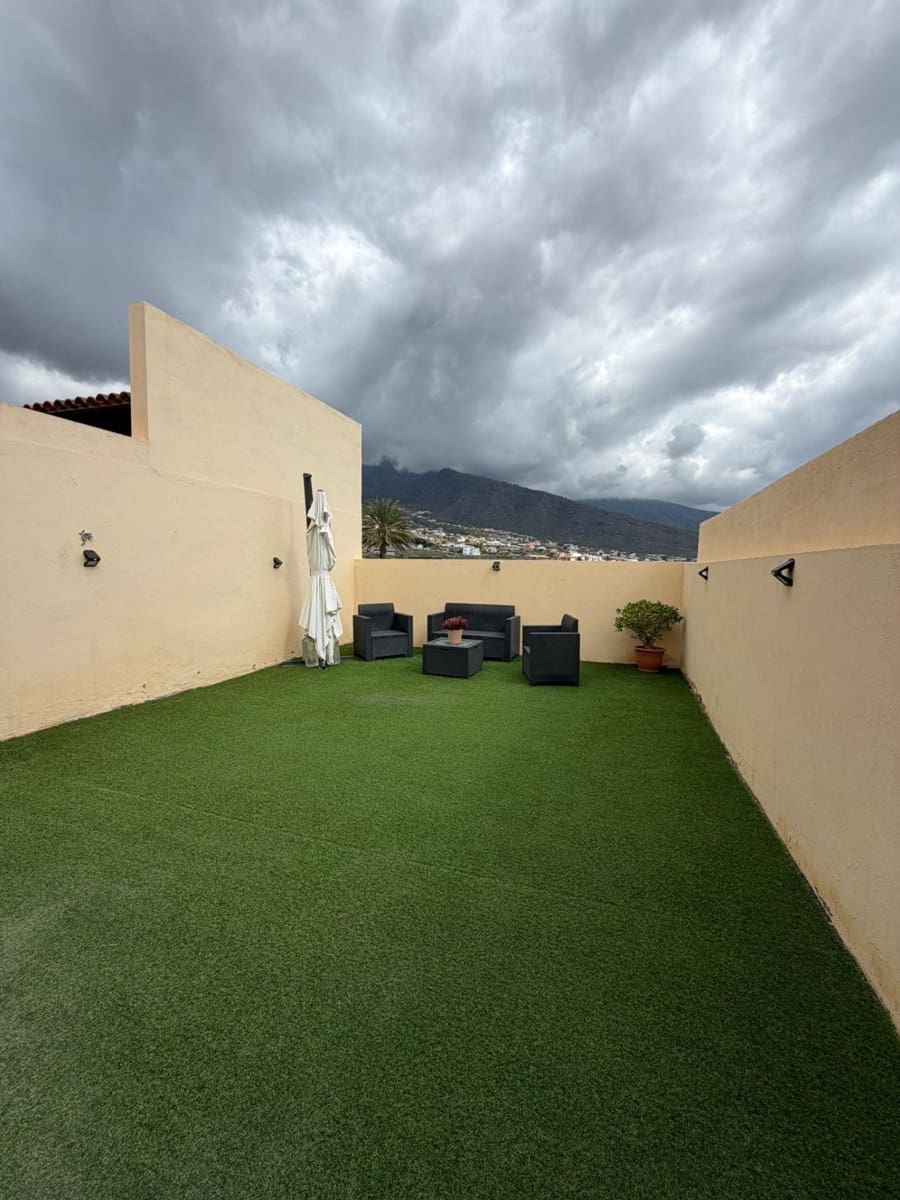 4 bedroom Terraced Villa for sale in Candelaria with garage - € 460,000 (Ref: 9846242)