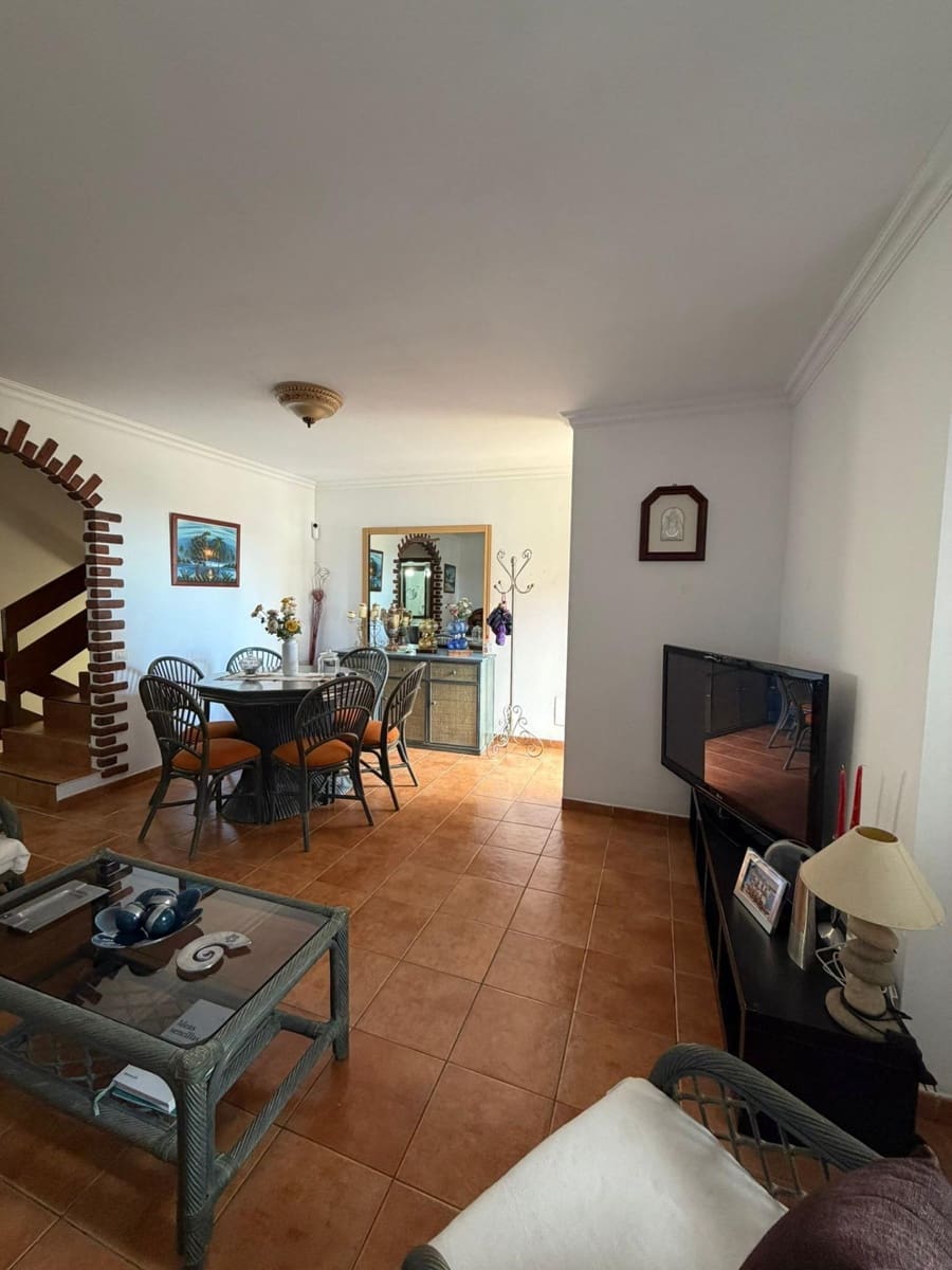5 slaapkamer Rijtjeshuis te koop in Candelaria met garage - € 450.000 (Ref: 9896349)