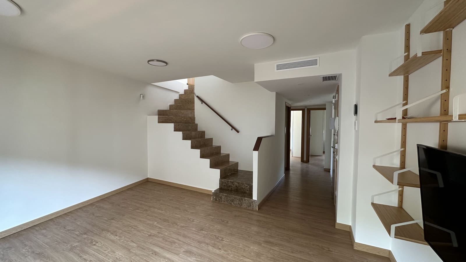 3 bedroom Penthouse for sale in Vallromanes with garage - € 350,000 (Ref: 9665725)