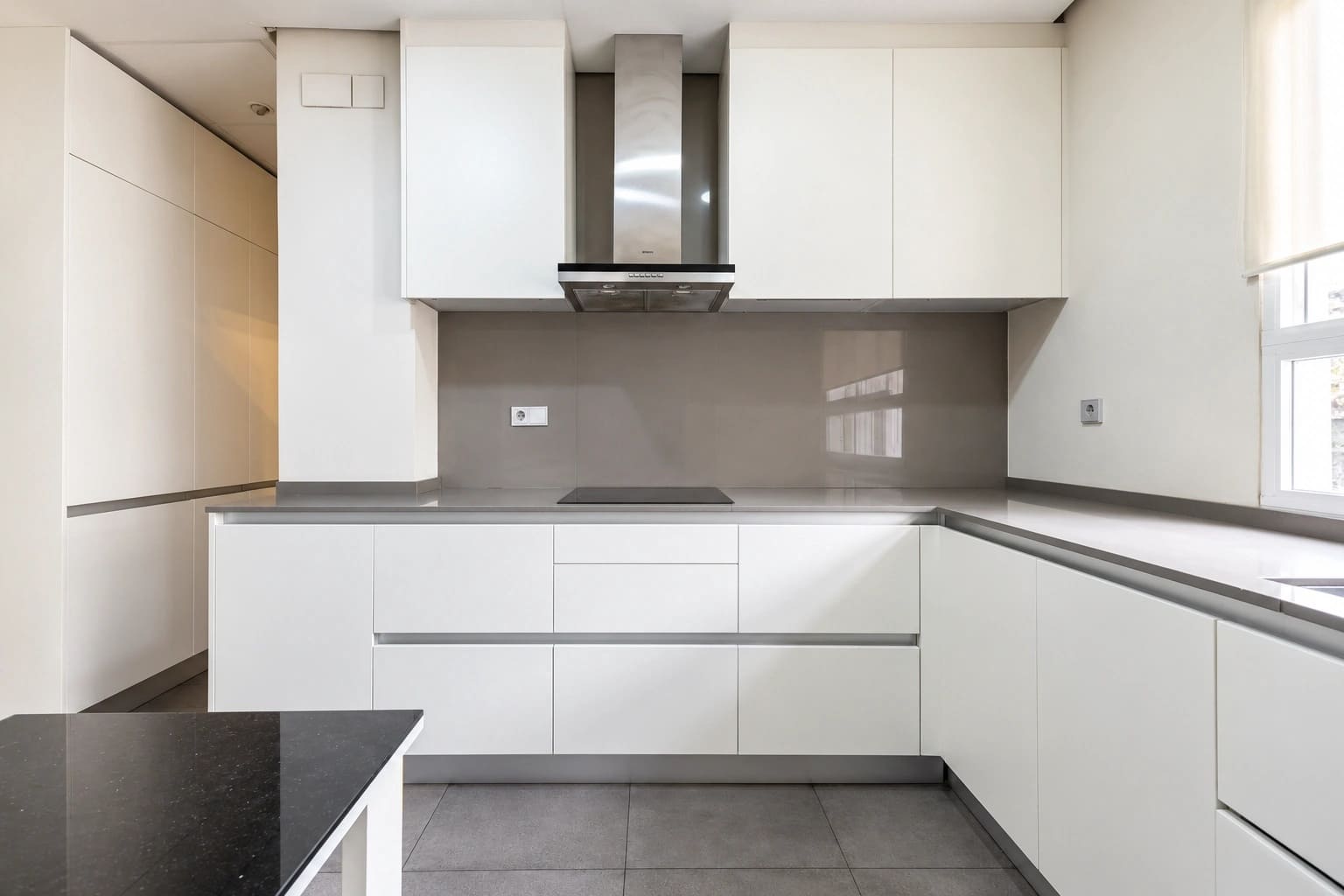 4 bedroom Flat for rent in Valencia city - € 3,400 (Ref: 10140266)