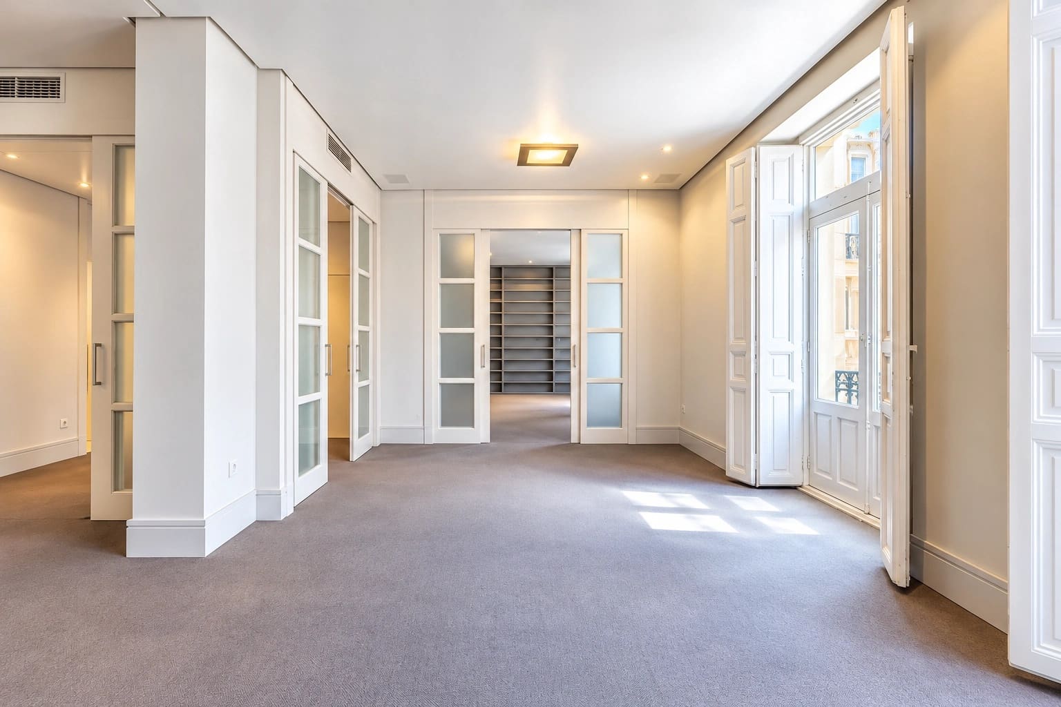 4 bedroom Flat for rent in Valencia city - € 3,400 (Ref: 10140266)