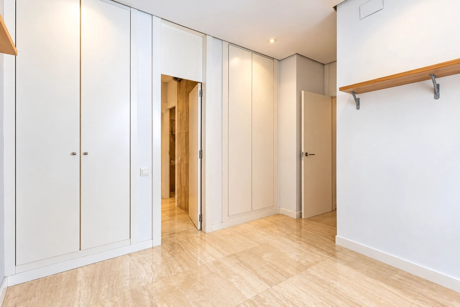 4 bedroom Flat for rent in Valencia city - € 3,400 (Ref: 10140266)