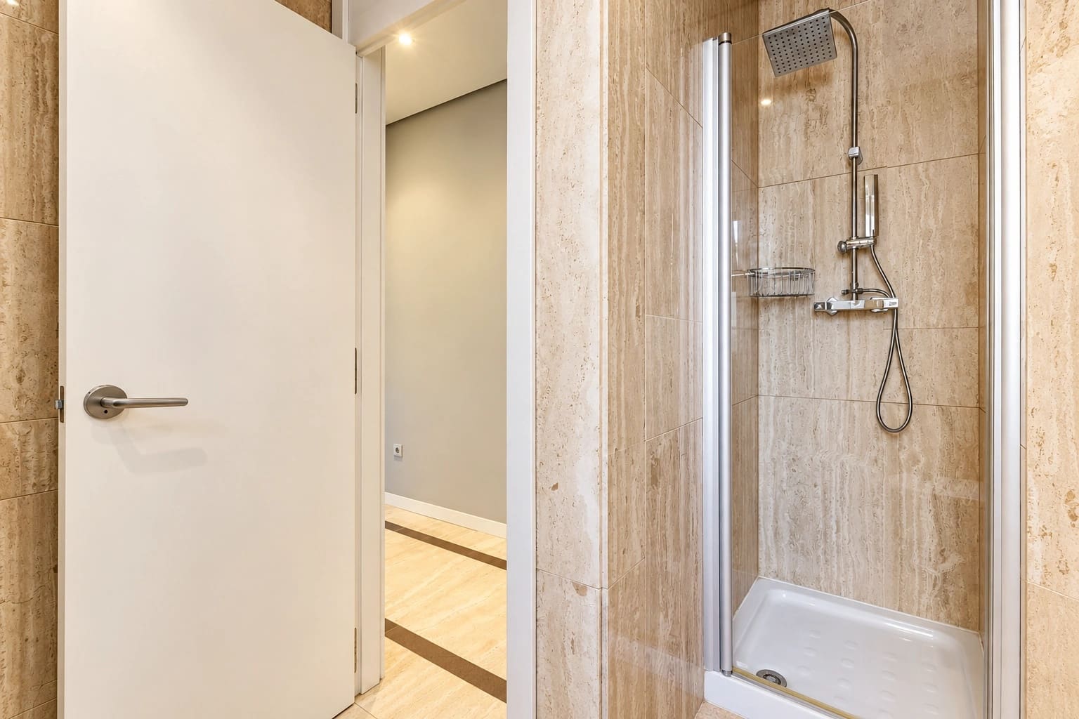 4 bedroom Flat for rent in Valencia city - € 3,400 (Ref: 10140266)