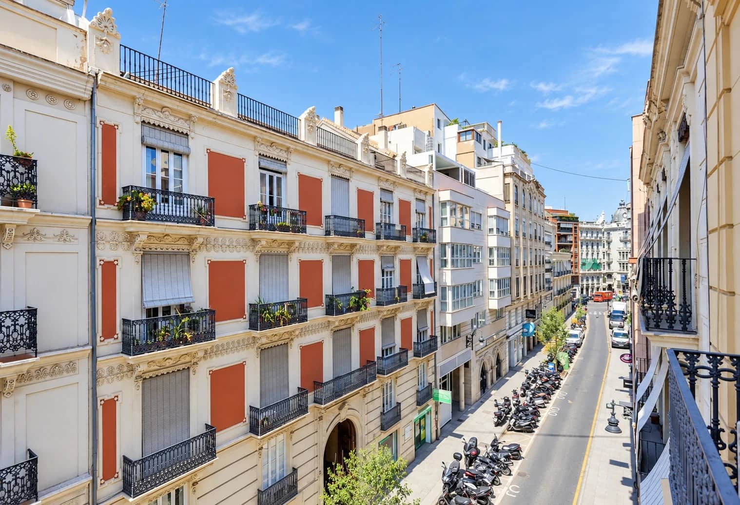 4 bedroom Flat for rent in Valencia city - € 3,400 (Ref: 10140266)