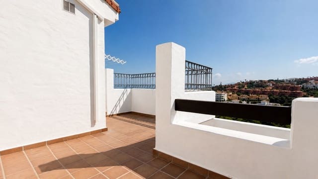 Casa de 4 habitaciones en La Alcaidesa en venta con piscina garaje - 815.000 € (Ref: 10000999)