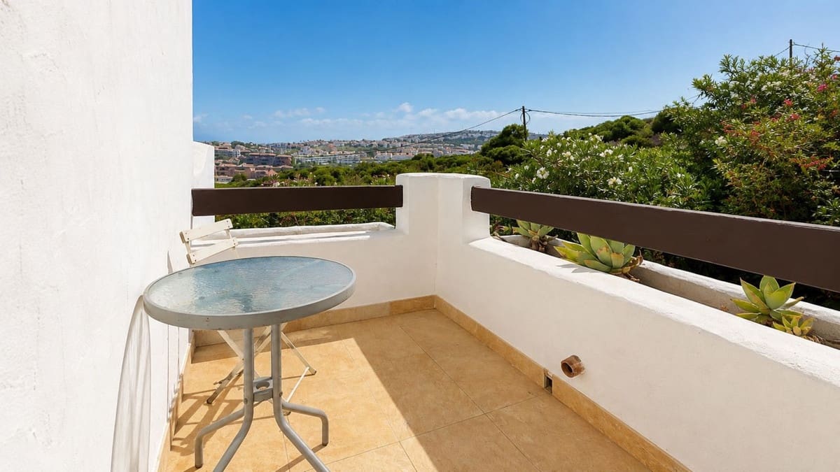 4 bedroom Townhouse for sale in La Alcaidesa with pool garage - € 815,000 (Ref: 10000999)