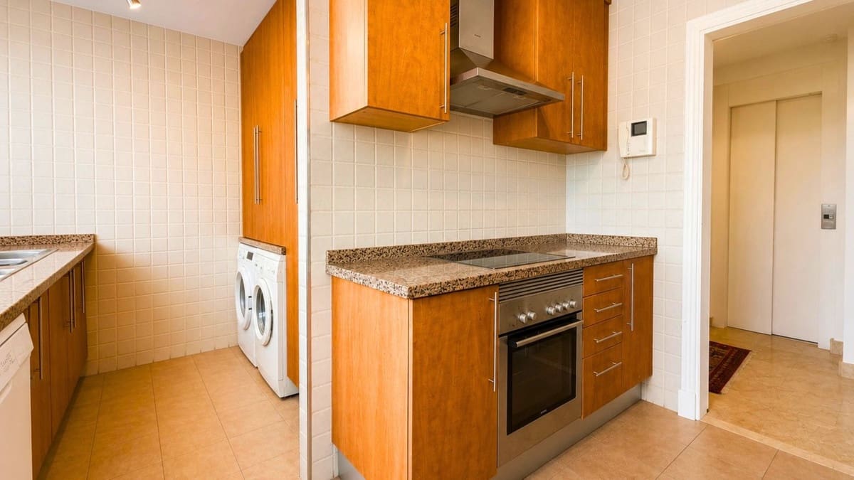 4 bedroom Townhouse for sale in La Alcaidesa with pool garage - € 815,000 (Ref: 10000999)