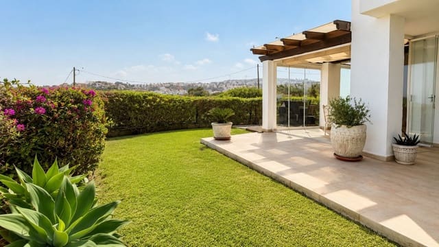 Casa de 4 habitaciones en La Alcaidesa en venta con piscina garaje - 815.000 € (Ref: 10000999)