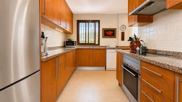 Casa de 4 habitaciones en La Alcaidesa en venta con piscina garaje - 815.000 € (Ref: 10000999)