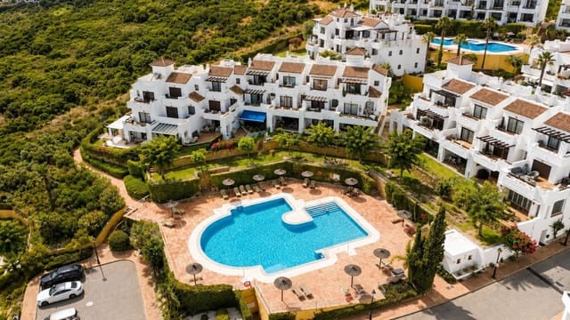 Casa de 4 habitaciones en La Alcaidesa en venta con piscina garaje - 815.000 € (Ref: 10000999)