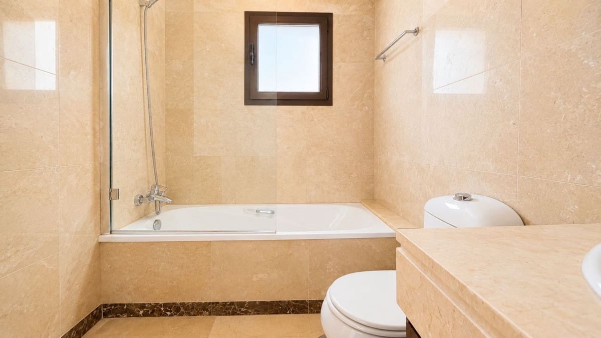 4 bedroom Townhouse for sale in La Alcaidesa with pool garage - € 815,000 (Ref: 10000999)