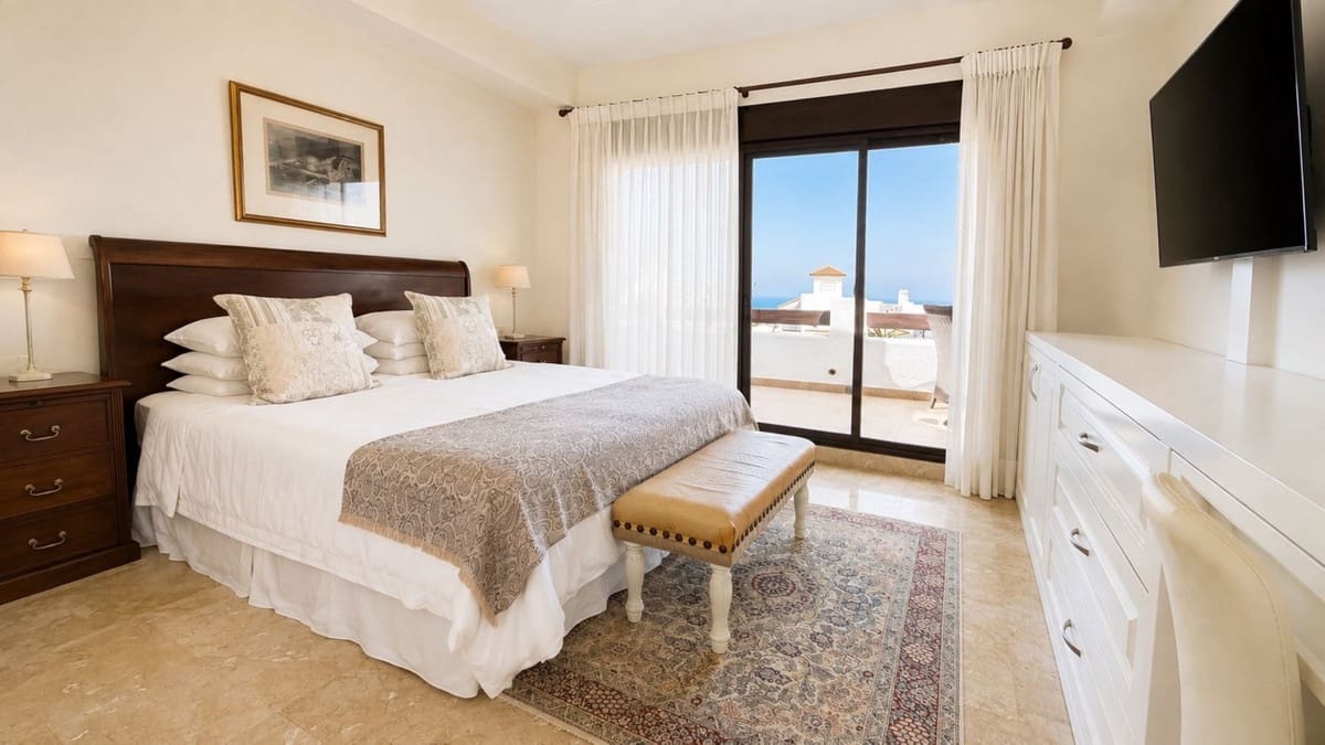 4 bedroom Townhouse for sale in La Alcaidesa with pool garage - € 815,000 (Ref: 10000999)