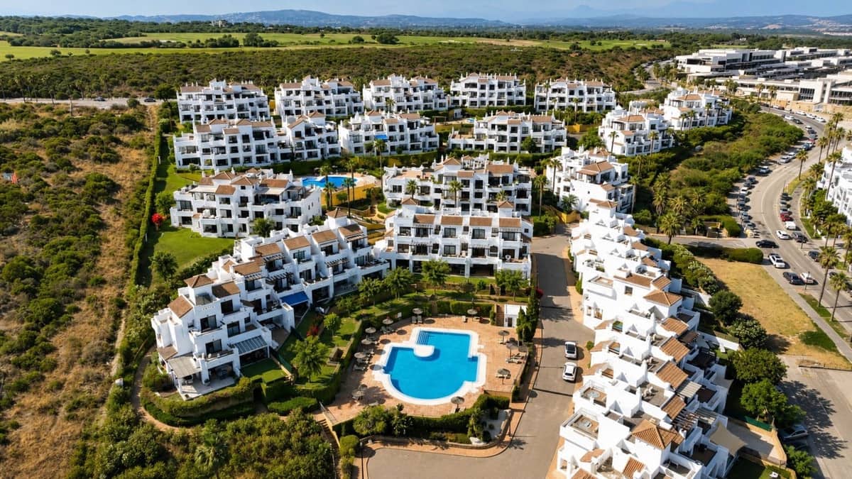 4 bedroom Townhouse for sale in La Alcaidesa with pool garage - € 815,000 (Ref: 10000999)
