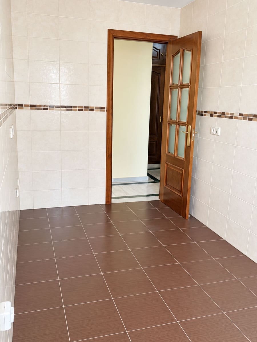 2 soveværelse Lejlighed til salg i Estepona med garage - € 495.000 (Ref: 10165385)