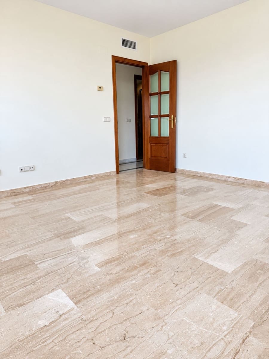 2 soveværelse Lejlighed til salg i Estepona med garage - € 495.000 (Ref: 10165385)